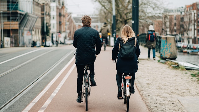 fiets amsterdam guus-baggermans-qjQovsk-9Tc-unsplash.jpg